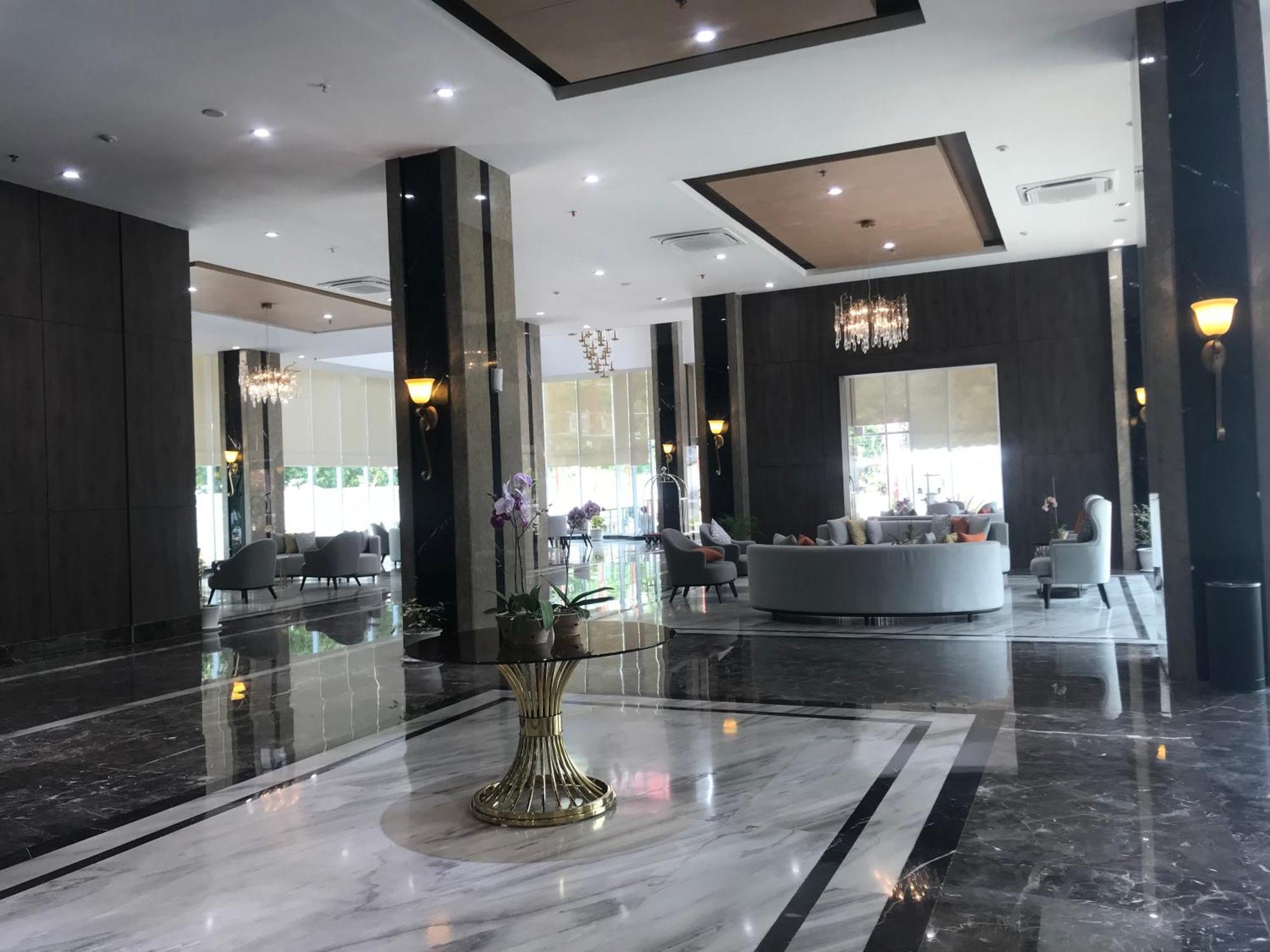Labersa Hotel & Convention Center Samosir Sinapuran Exterior photo
