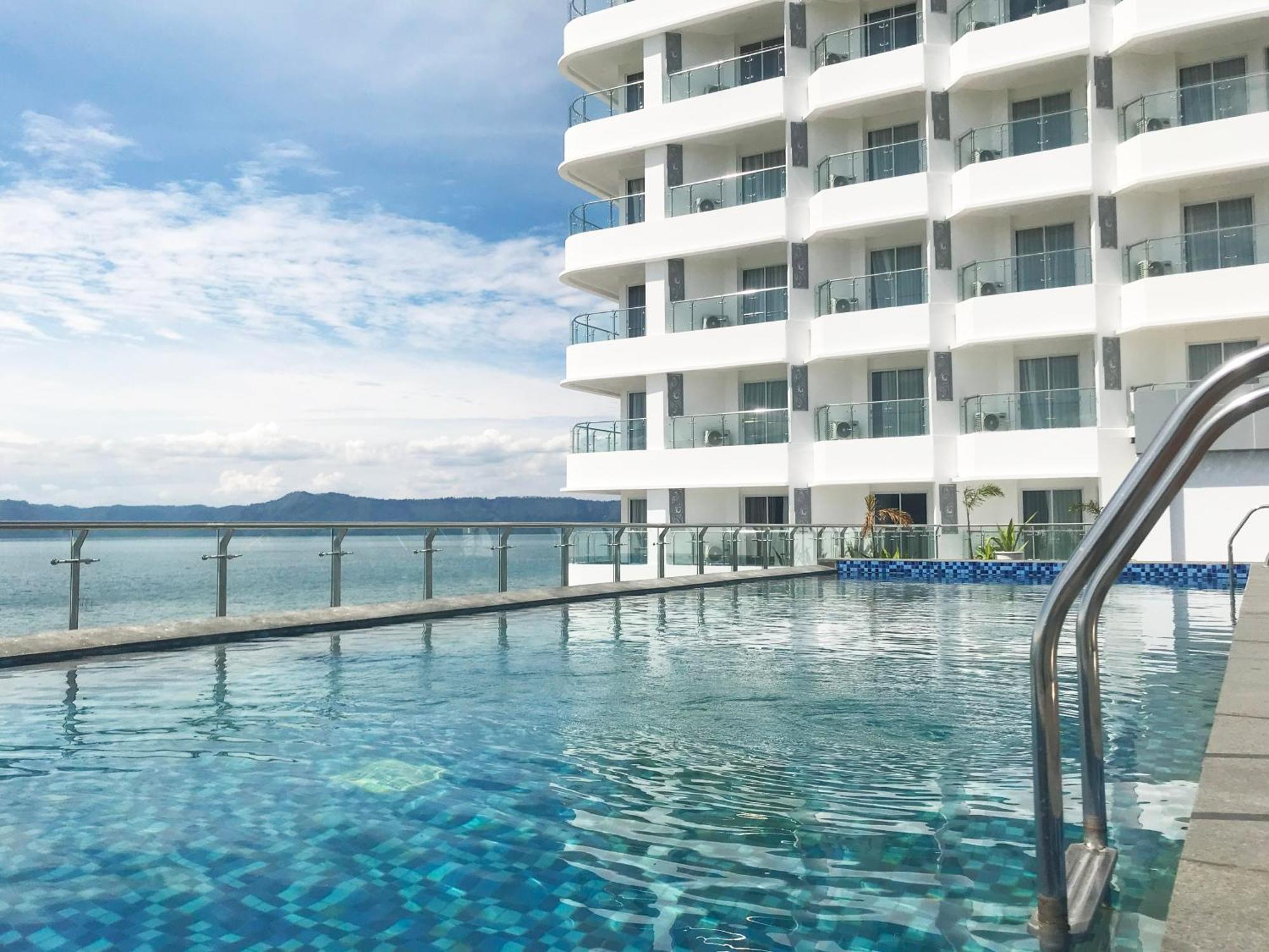 Labersa Hotel & Convention Center Samosir Sinapuran Exterior photo